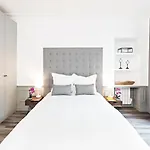 Livinparis - Luxury 3 & 4 Bedrooms Montmartre I