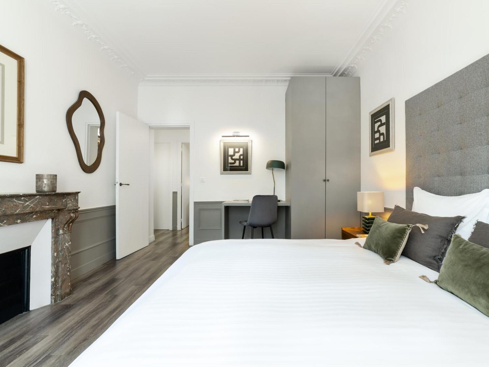 Livinparis - Luxury 3 & Ac 4 Bedrooms Montmartre I Apartment Paris