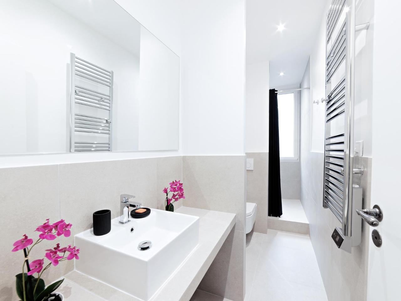 Livinparis - Luxury 3 & 4 Bedrooms Montmartre I Apartment Paris