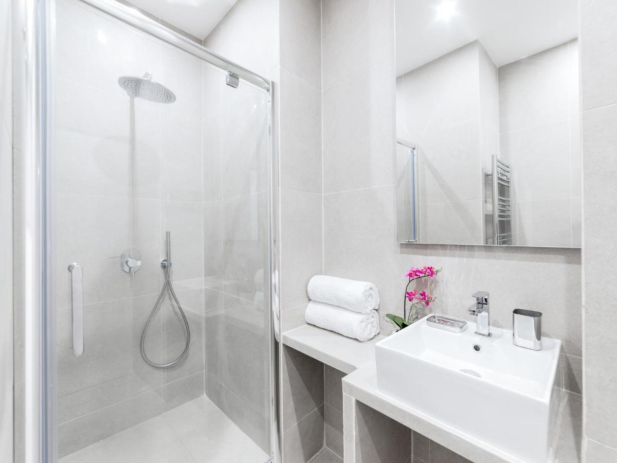 Livinparis - Luxury 3 & 4 Bedrooms Montmartre I Apartment Paris